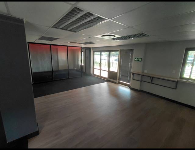 330M² OFFICE TO LET IN MAGALIESSIG